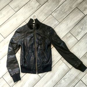ARITZIA Black 🖤 Leather Bomber Jacket
